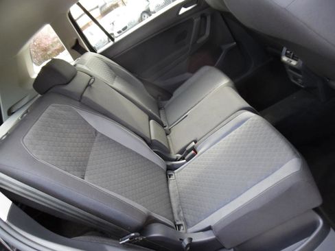 Used 2019 Volkswagen Tiguan S image 17