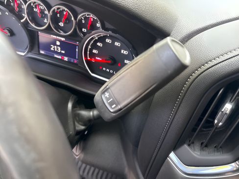 Used 2022 Chevrolet Silverado 1500 LT AWD/4WD image 29