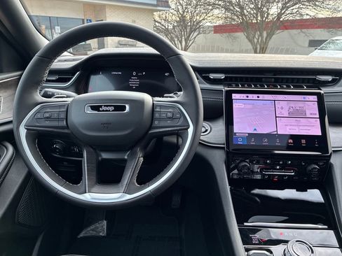 New 2025 Jeep Grand Cherokee Limited w/ Luxury Tech Group II image 14