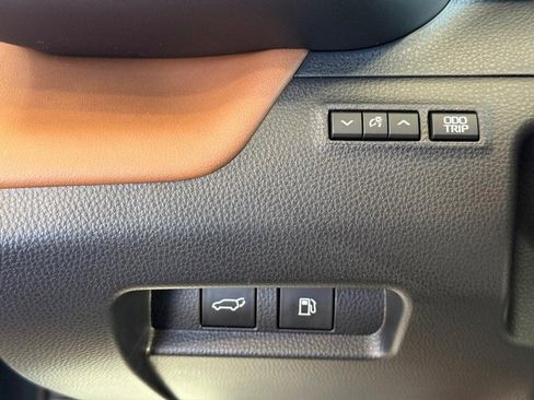 Used 2026 Toyota Crown Signia Limited w/ Advanced Technology Package image 27