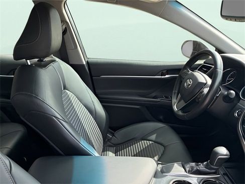 Used 2018 Toyota Camry SE w/ Convenience Package image 10