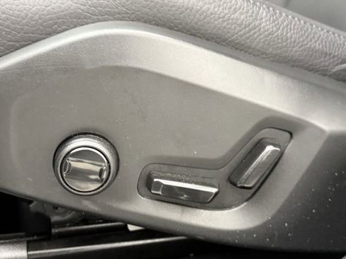 Certified 2023 Volvo XC60 B5 Plus w/ Climate Package image 27