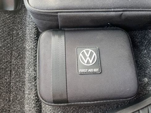 Used 2023 Volkswagen Taos SE w/ Black Wheel Package FWD image 21