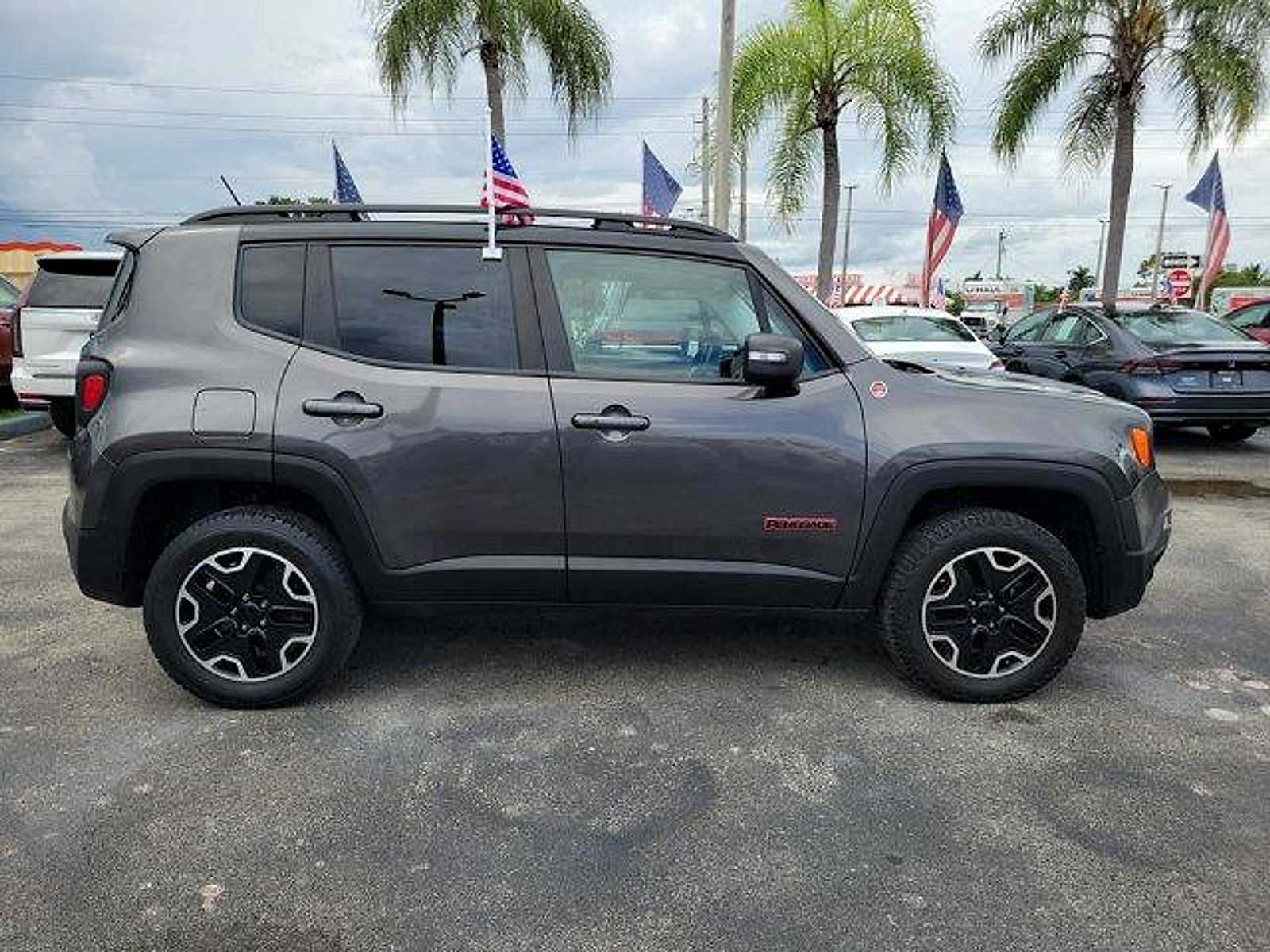 Certified 2017 Jeep Renegade Trailhawk AWD/4WD image 8