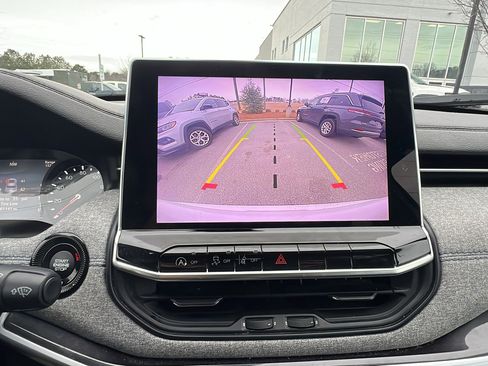 Used 2024 Jeep Compass Latitude image 31