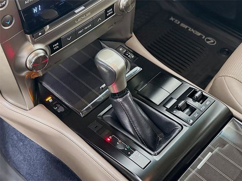 Used 2021 Lexus GX 460 Premium w/ Premium Package image 17