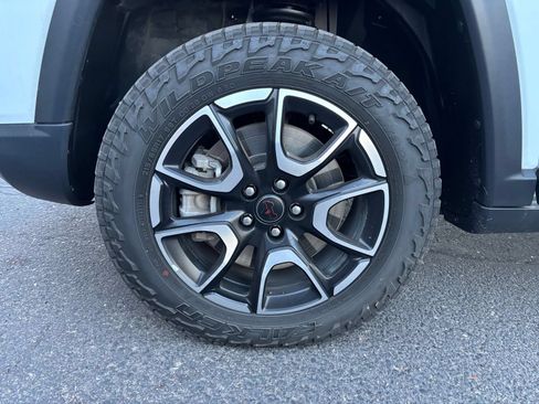 Used 2025 Jeep Compass Trailhawk AWD/4WD image 29