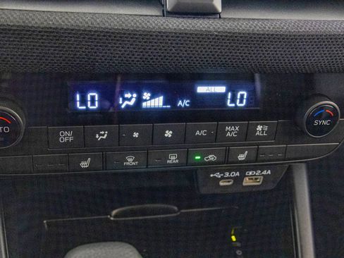 Used 2026 Subaru Outback Premium AWD/4WD image 28