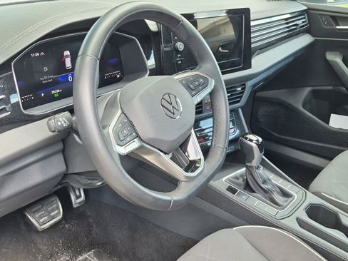 Used 2025 Volkswagen Jetta Sport image 7