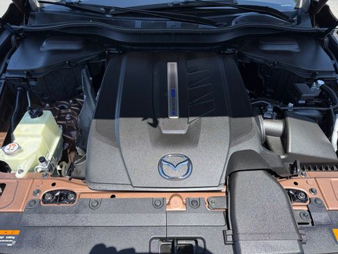 Certified 2025 MAZDA CX-70 Plug-In Hybrid w/ Premium Plus AWD/4WD image 20