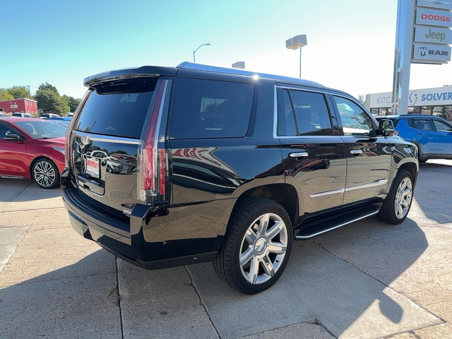 Used 2019 Cadillac Escalade Premium Luxury AWD/4WD image 6