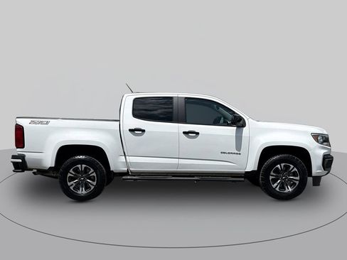 Used 2022 Chevrolet Colorado Z71 AWD/4WD image 2