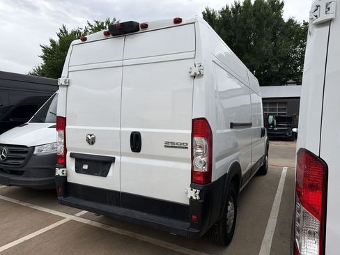 Used 2023 RAM ProMaster 2500 FWD image 3
