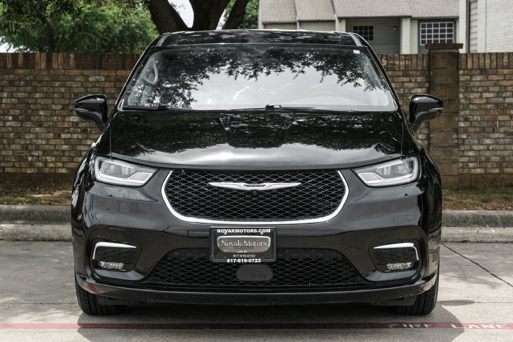 Used 2024 Chrysler Pacifica Touring-L FWD image 10