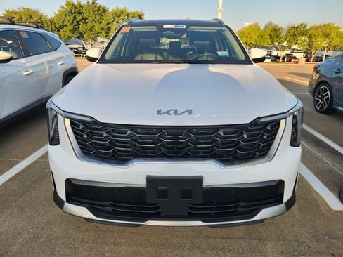 Used 2025 Kia Sorento S w/ Panoramic Sunroof Package FWD image 2