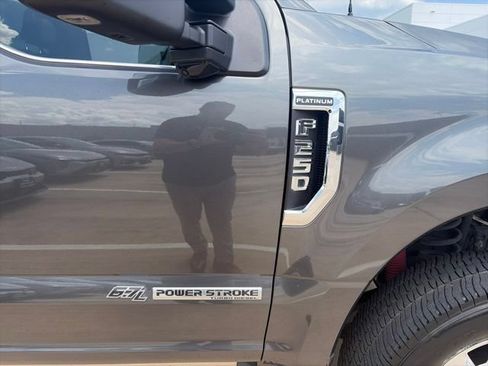 Used 2017 Ford F250 Platinum w/ Platinum Ultimate Package AWD/4WD image 7