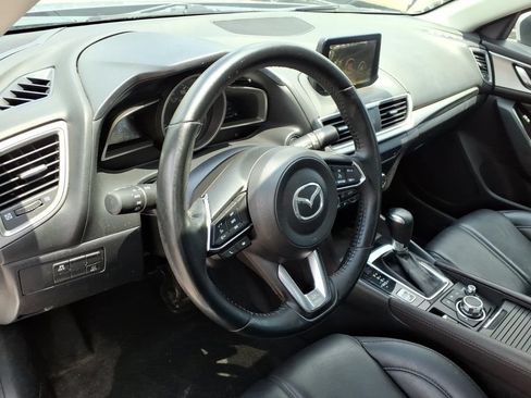 Used 2018 MAZDA MAZDA3 Touring FWD image 18