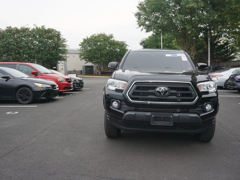 Used 2023 Toyota Tacoma SR5 w/ Technology Package AWD/4WD image 2