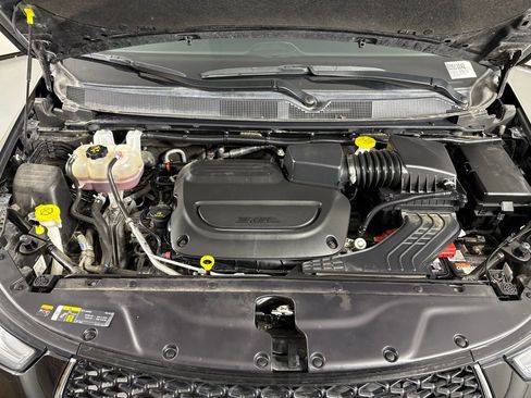 Used 2023 Chrysler Pacifica Touring-L FWD image 42