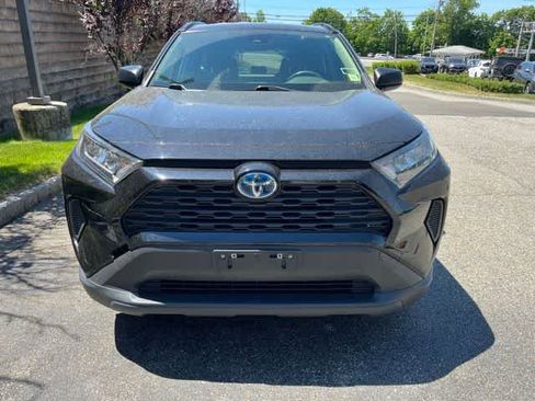 Used 2022 Toyota RAV4 LE AWD/4WD image 2