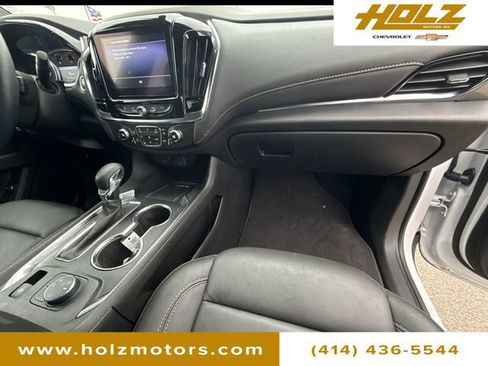 Used 2023 Chevrolet Traverse LT image 30