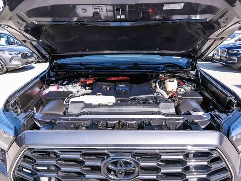 Used 2025 Toyota Sequoia Platinum AWD/4WD image 30