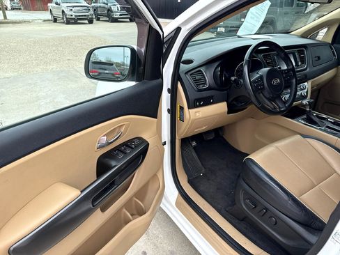 Used 2021 Kia Sedona EX image 9