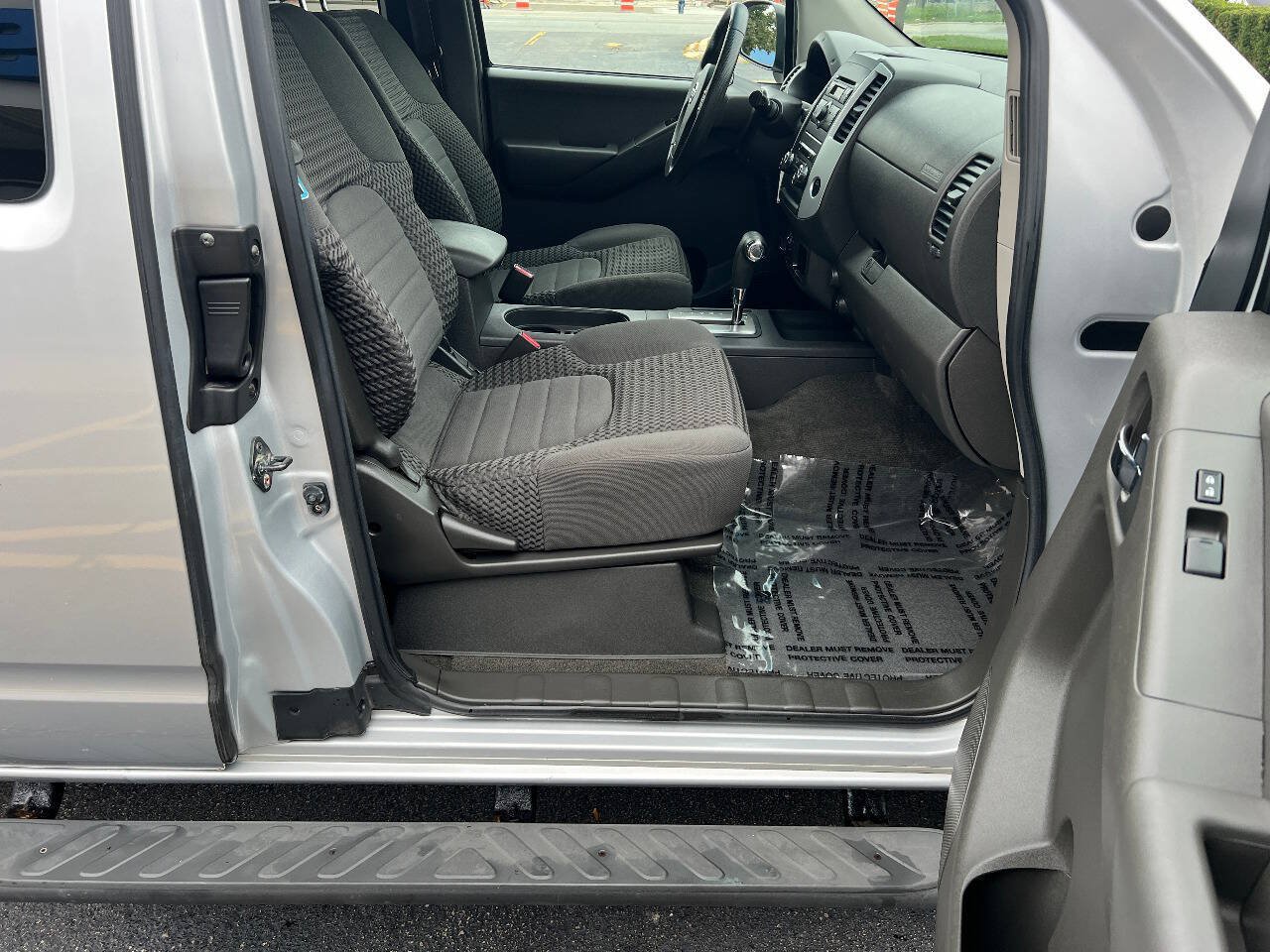 Used 2009 Nissan Frontier SE w/ SE Value Truck Pkg AWD/4WD image 29