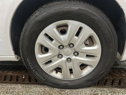 Certified 2019 Dodge Grand Caravan SE w/ UConnect Hands-Free Group image 9