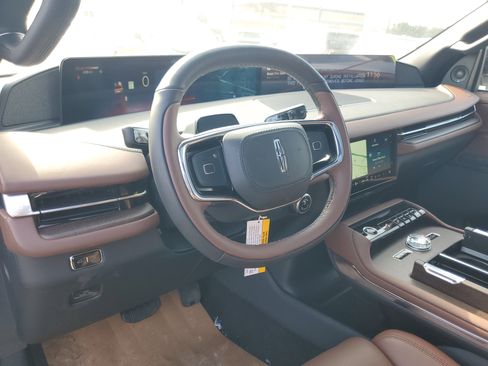 New 2026 Lincoln Navigator Reserve image 14