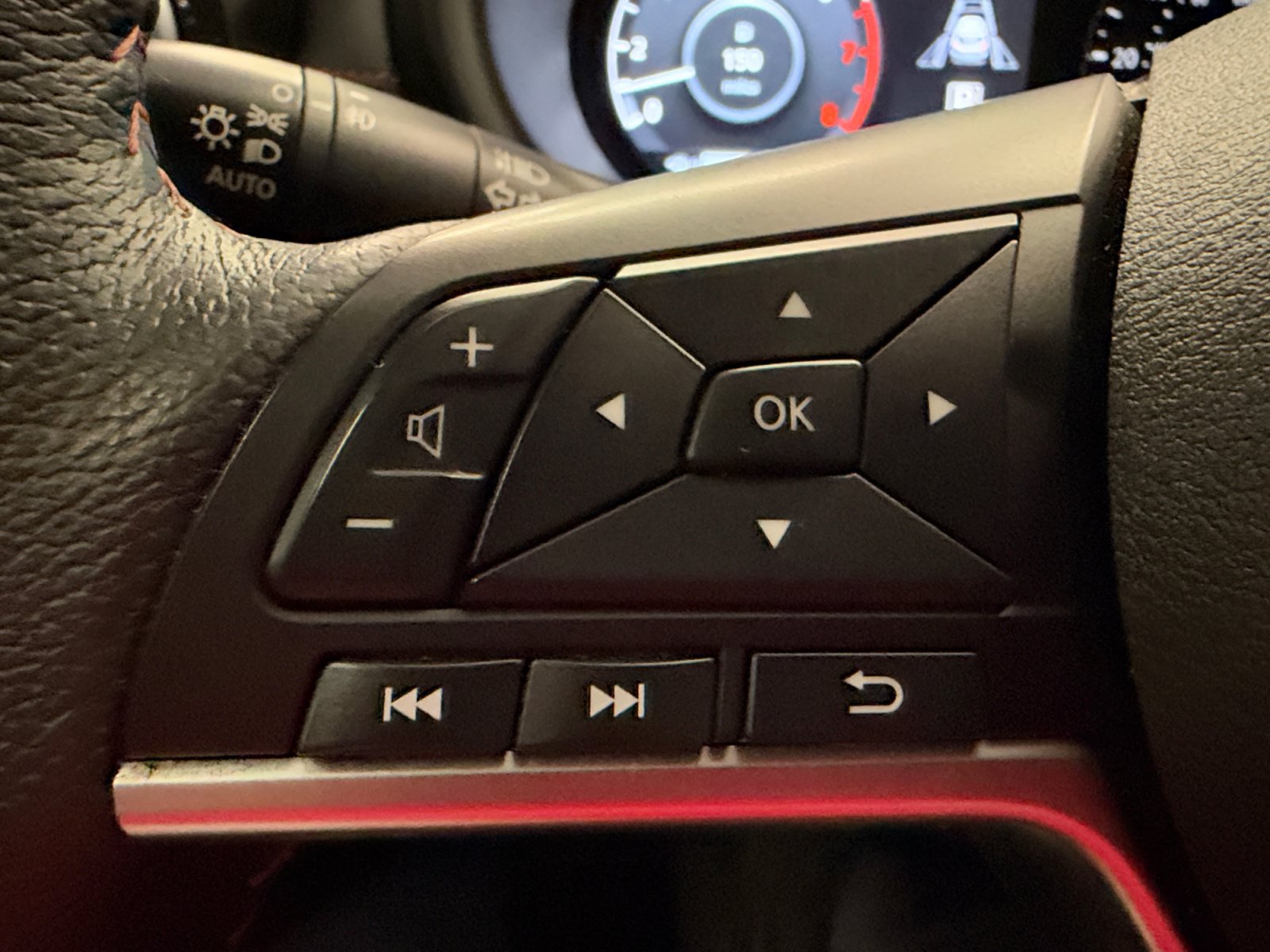 Used 2023 Nissan Kicks SR w/ SR Premium Package FWD image 17