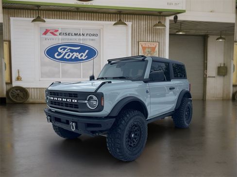 Used 2022 Ford Bronco Black Diamond image 2
