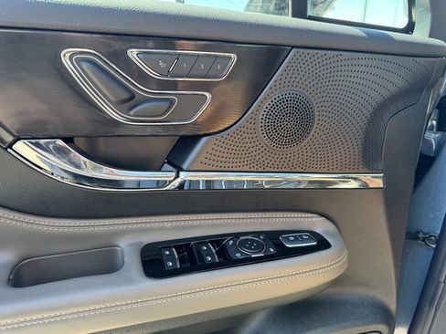 Used 2025 Lincoln Corsair AWD w/ Equipment Group 101A image 22