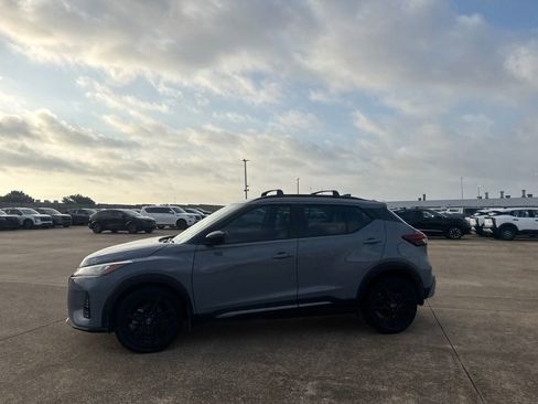 Used 2024 Nissan Kicks SR w/ SR Premium Package FWD image 11