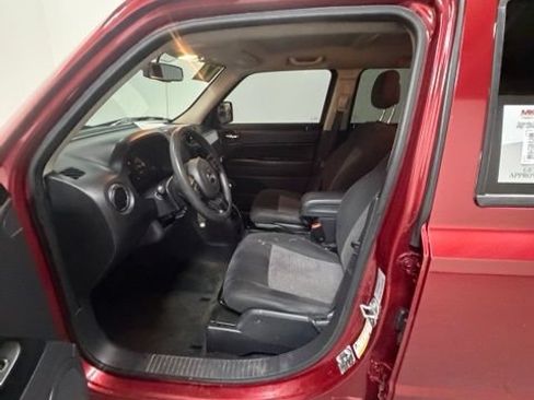 Used 2017 Jeep Patriot Sport w/ Power Value Group AWD/4WD image 14