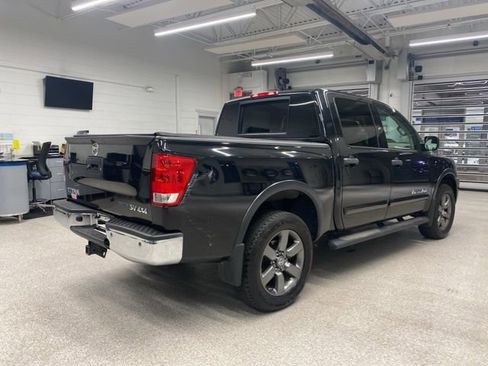 Used 2015 Nissan Titan SV w/ SV Value Truck Package image 5