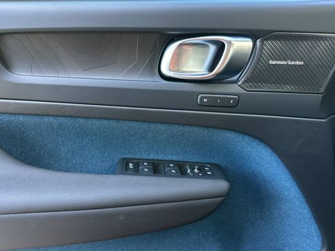 Used 2023 Volvo XC40 Recharge Ultimate image 15