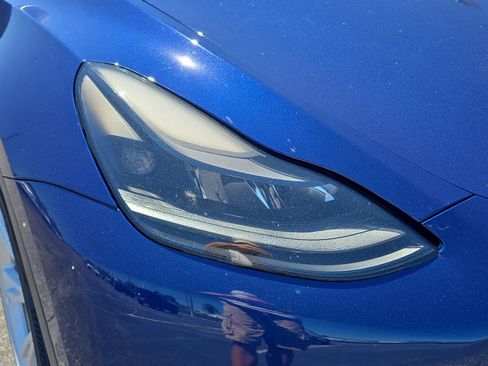 Used 2022 Tesla Model Y Long Range AWD/4WD image 7