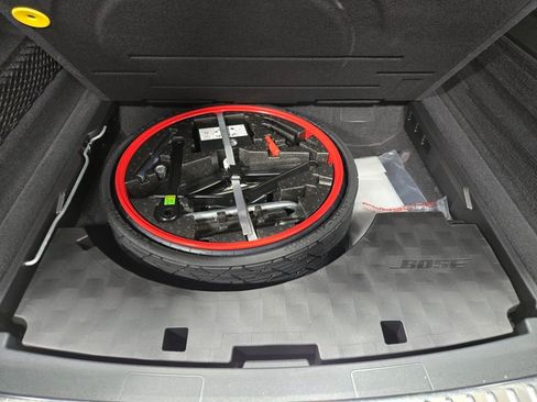 Used 2022 Porsche Cayenne Platinum Edition image 42