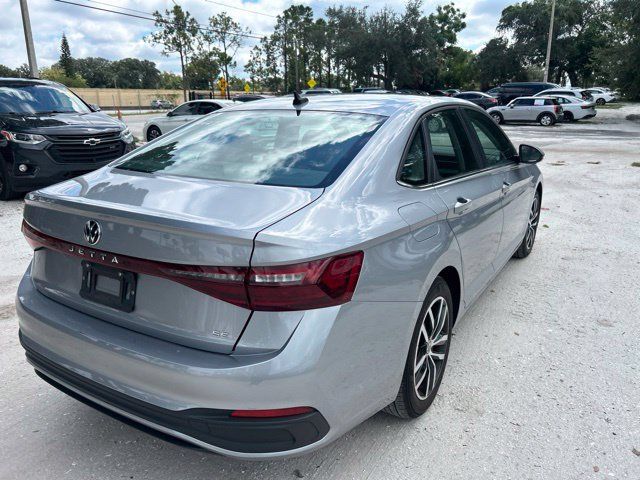 Used 2025 Volkswagen Jetta SE FWD image 4