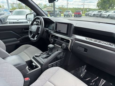 Used 2025 Toyota Tacoma SR5 AWD/4WD image 32