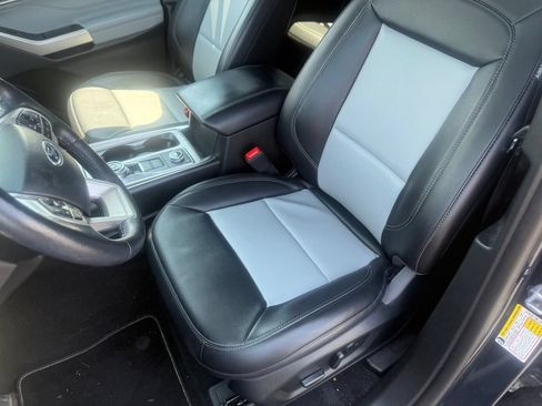 Used 2023 Ford Explorer XLT w/ Equipment Group 202A AWD/4WD image 15