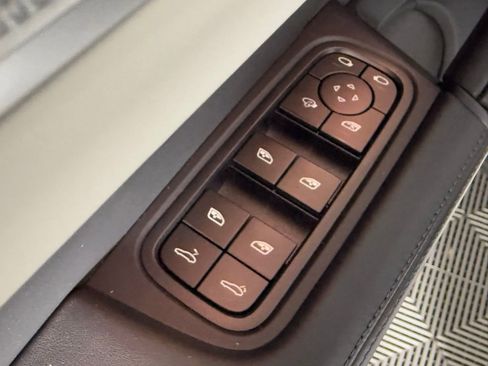 Certified 2025 Porsche Cayenne Coupe image 26