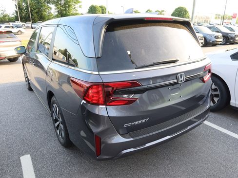 New 2026 Honda Odyssey EX-L image 3