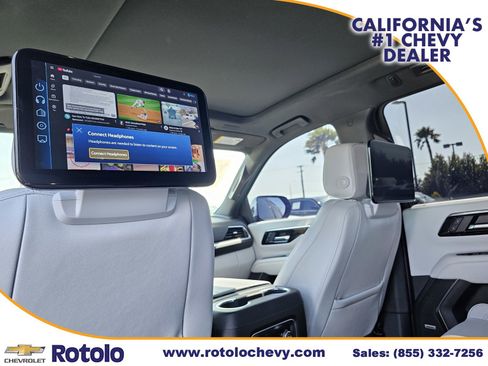 Used 2025 Chevrolet Suburban Premier RWD image 18