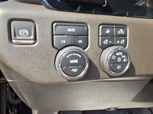 Used 2025 Chevrolet Silverado 1500 LTZ w/ LTZ Premium Package AWD/4WD image 25