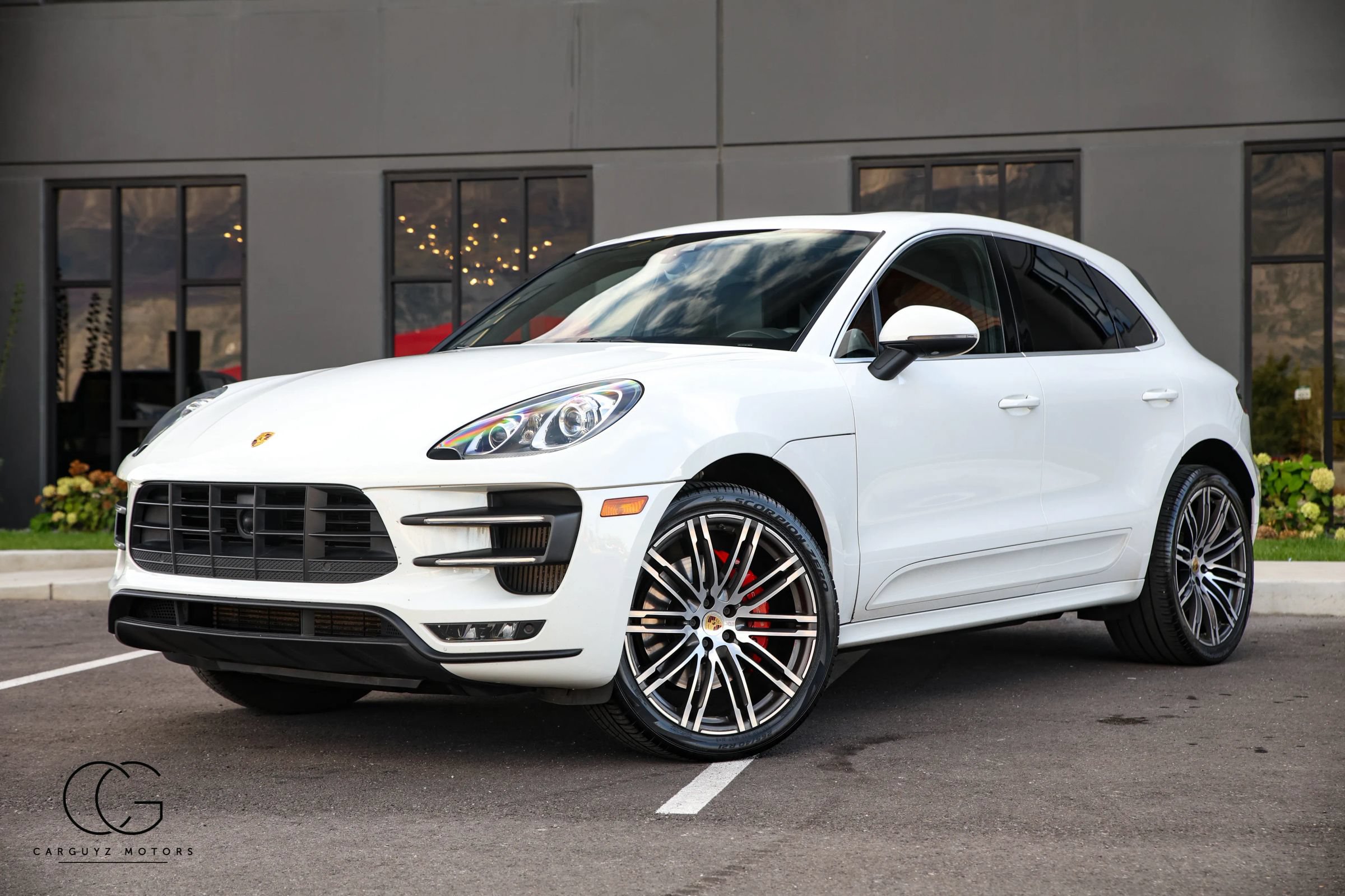 Used 2015 Porsche Macan Turbo AWD/4WD image 3