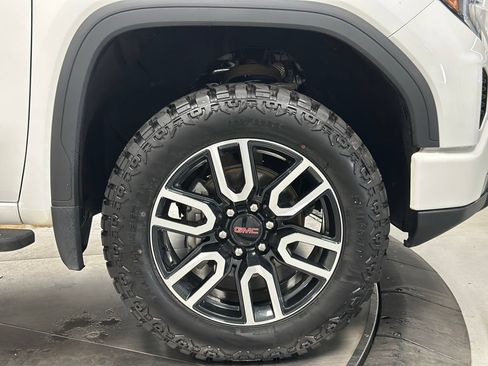 Used 2024 GMC Sierra 1500 AT4 w/ Technology Package AWD/4WD image 33