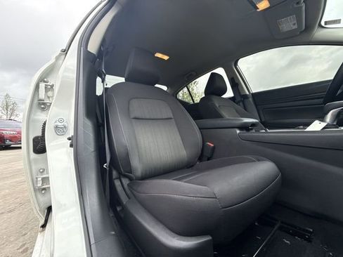 Used 2024 Nissan Altima 2.5 SV image 23