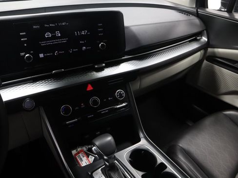 Used 2024 Kia Carnival LX FWD image 29